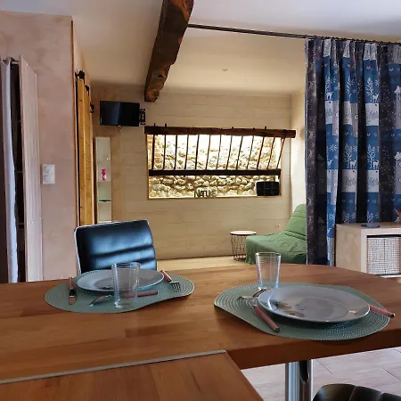 Les De Laures Holiday home *